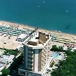 Alexandra Plaza