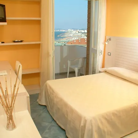 Alexandra Plaza Hotel 4*