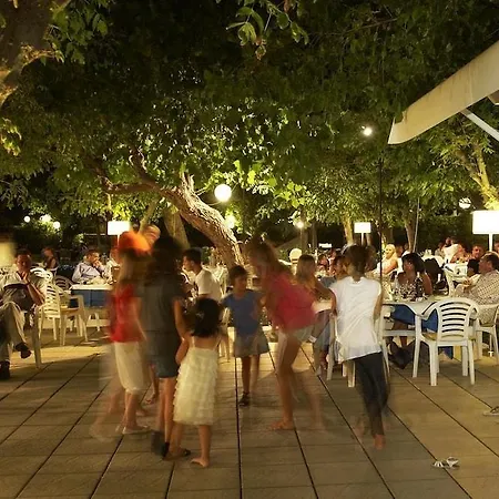 Alexandra Plaza Hotel 4*