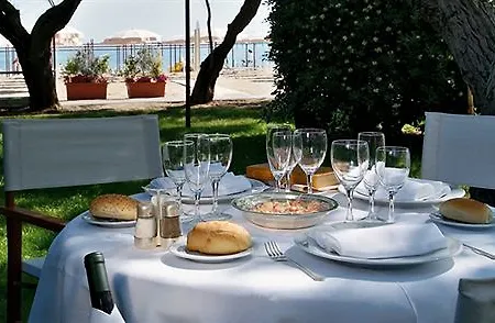 Alexandra Plaza Hotel