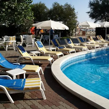 Alexandra Plaza Hotel 4*