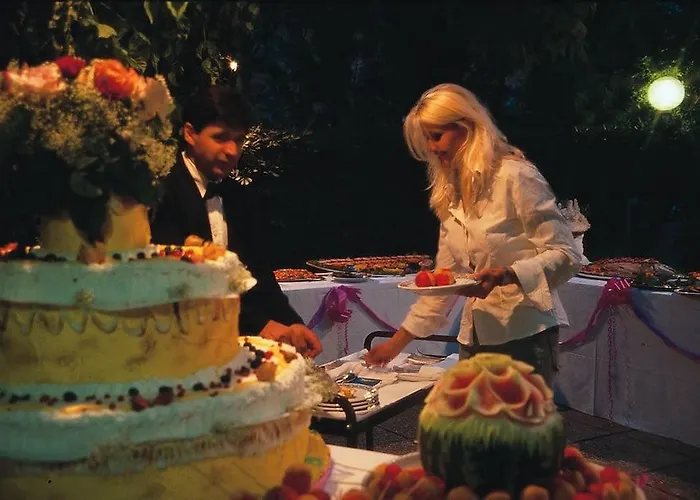 Alexandra Plaza Hotel 4*