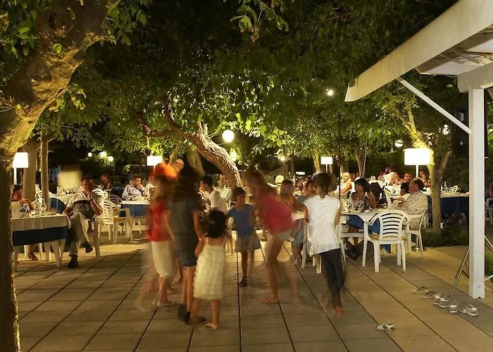 Alexandra Plaza ホテル 4*