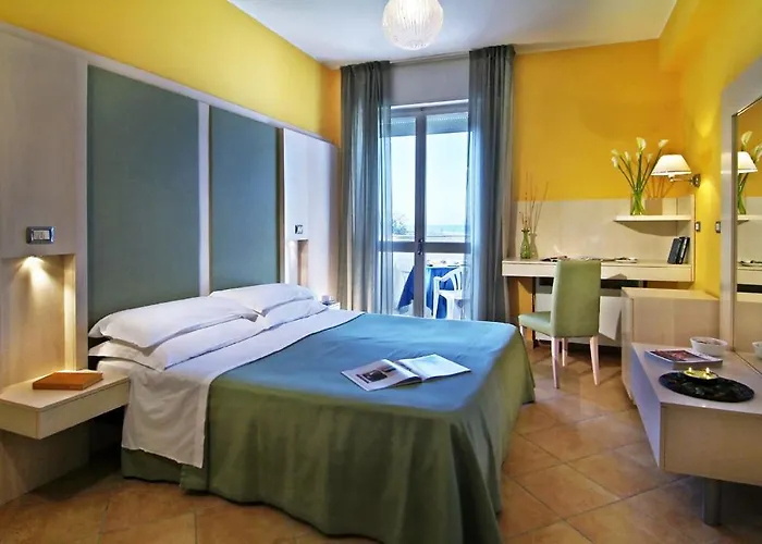 Alexandra Plaza Hotel 4*