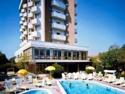 Alexandra Plaza ホテル 4*