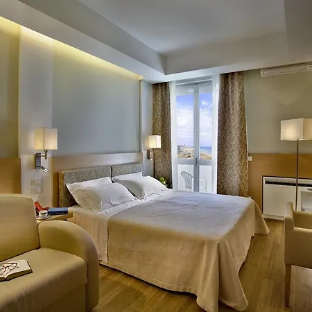 Color Alexandra Plaza Family Hotel 4*