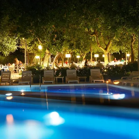 Color Alexandra Plaza Family Отель Риччоне