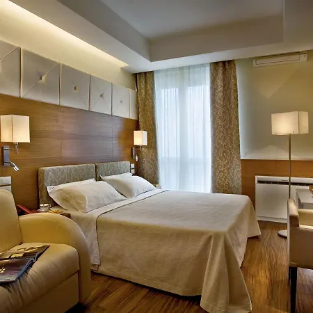 Color Alexandra Plaza Family Hotel