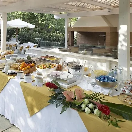 Color Alexandra Plaza Family Hotel 4*