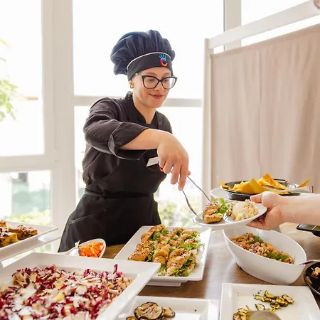 Color Alexandra Plaza Family Hotel 4*