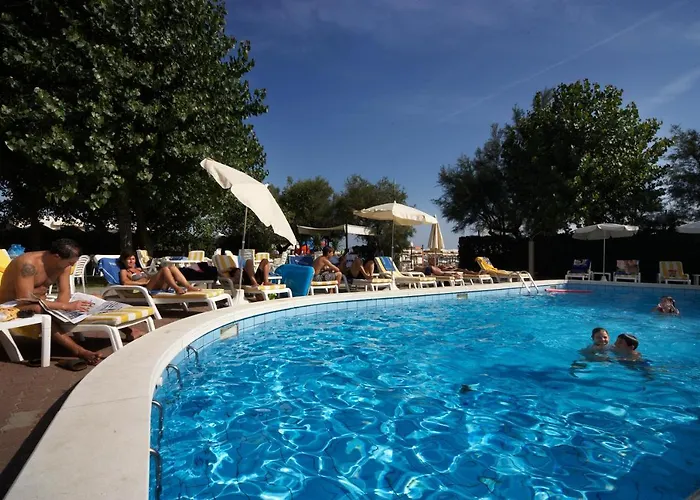 Alexandra Plaza 4*