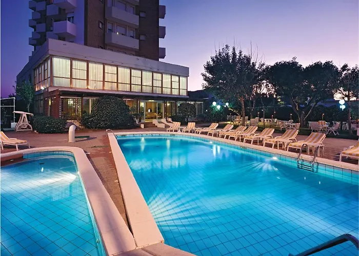 Alexandra Plaza فندق 4*