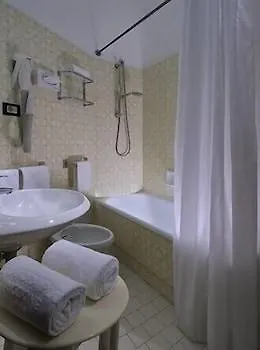 Alexandra Plaza فندق