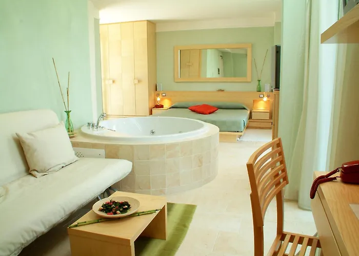 Alexandra Plaza Hotel 4*