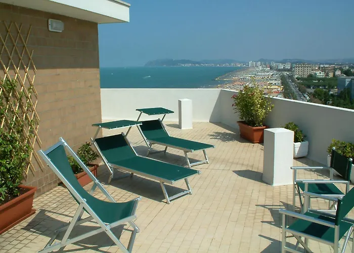 Alexandra Plaza 4*