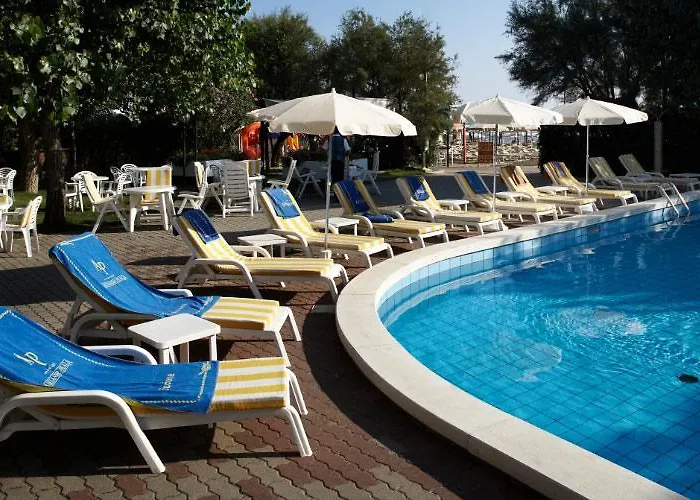 Alexandra Plaza فندق 4*