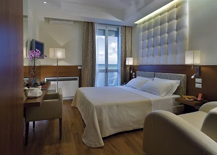 Alexandra Plaza Hotel 4*